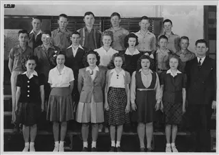 small_dchs freshmen 1943-44.webp
